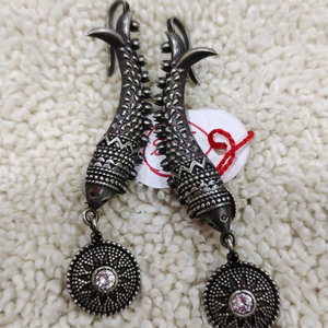 silver look alike Bugadi cum earing