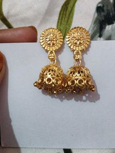 Gold-toned Jhumka Earrings🥰🎁🆕