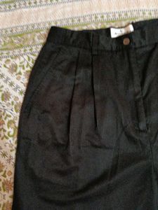 Classic black Pleated Shorts