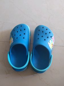 Size Is J1 Of Crocs. No Damage to the Shoes . In A Good Condition
