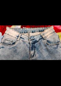 Stylish Ripped Light Wash Jeans