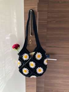 Crochet Daisy Tote Bag