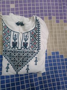 Beautiful White Max Brand Tunic In Xl Size