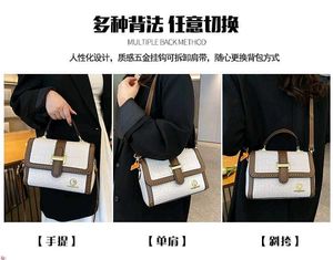 Impoted handyGood quality With long belt2 colour
