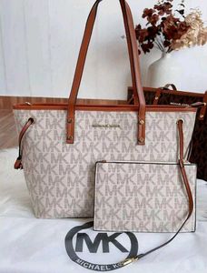 MICHAEL KORS* *JET SET TRAVEL MONOGRAM LOGO TOTE