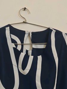 Stylish Navy &amp; White Graphic Print Dress
