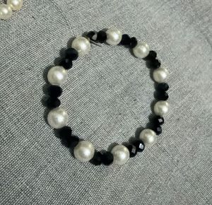 Elegant Pearl & Black Beaded Bracelet