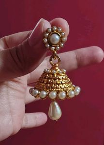 Elegant Pearl &amp; Gold Necklace