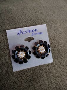 Elegant Black Flower Stud Earrings