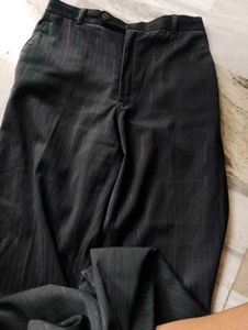 Chic Wide-Leg Black Striped Pants