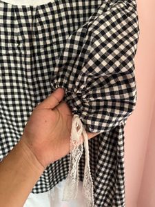 Chic Gingham Top with Lace Trim