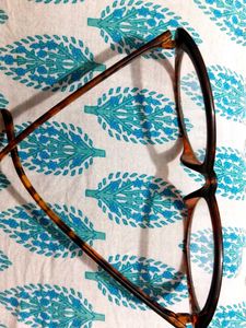 Stylish Tortoiseshell Cat-Eye Glasses