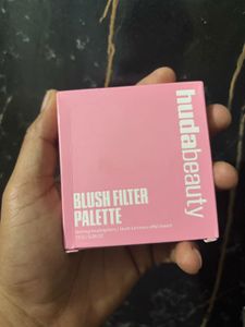 Huda Beauty Blush Filter Palette baby pink