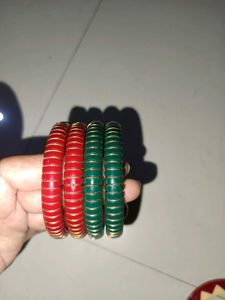 Set of 2 Red &amp; Green Bangles
