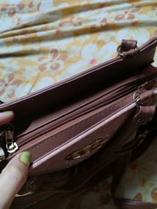 Chic Textured Handbag with Gold Accent