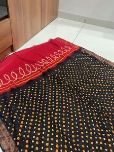 Black &amp; Red Bandhani dupatta 🧣