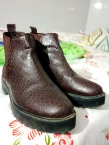 unisex Stylish Embossed Chelsea Boots