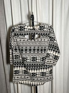 Black and White Patterned Tunic Top