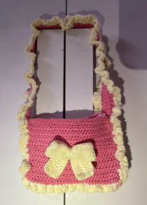 🩷Cute Crocheted Pink & off white  Bow Clutch 🎀