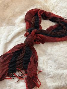Red & Black Wavy Woven scarf multistyle