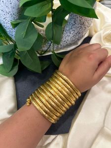 Vintage Gold Tone Spiral bangle set