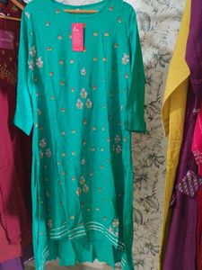 Embroidered Hi-low Hem Kurta