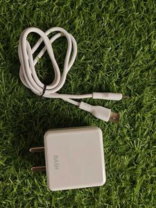 OnePlus Dash Charge Adapter USB port