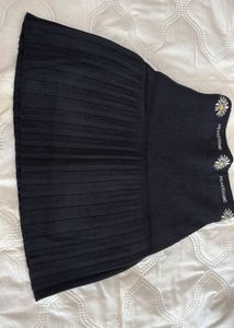 Black Daisy Print Pleated Skirt