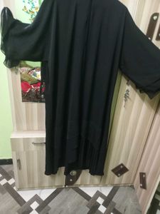 Elegant Black Abaya with Pleated Hem