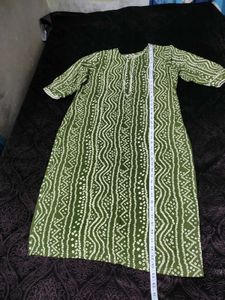 Hurry Mehandi Green Bandhani Kurti On Sale!