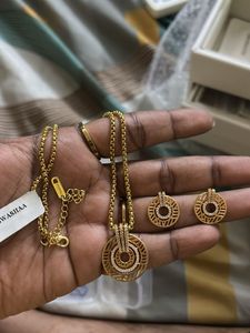 Elegant Gold Tone Necklace &amp; Earring Set