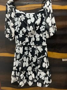Chic Black &amp; White Floral Dress