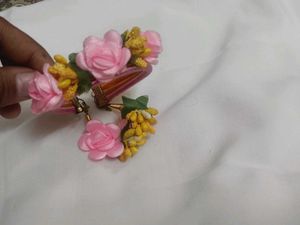 2 Hair Accessories and bracelet combo