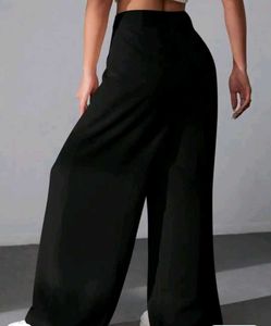 Chic Black Wide-Leg Trousers