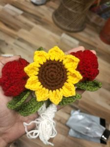 Crochet Sunflower &amp; Rose  bouquet  keycha
