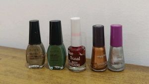 Lot of 8 Lipsticks &amp; Lip Gloss-Nail paints Free