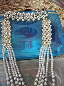Elegant Kundan &amp; Pearl Maang Tikka