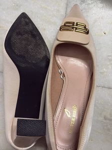 Elegant Beige Flats with Gold Buckle Accent