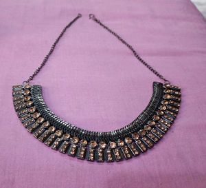 "Black golden Choker Neckpiece"🤗