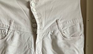 White High-Waisted Jeans