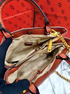 GUESS* *QUILTED SELA SMALL GIRLFRIEND SATCHEL BAG*