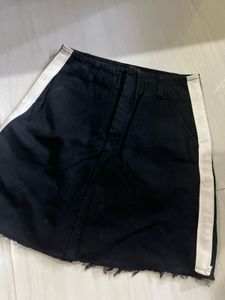 Stylish Black Mini Skirt
