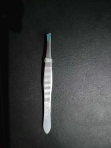 VEGA Tweezer with blackhead removal
