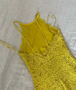 ✨ Zara Women’s Mustard Yellow Lace Midi Dress 💛