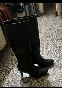 Chic Black Knee-High Boots
