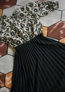 Elegant Floral Print Gown with Pleated Skirt