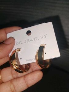 Chic Gold Hoop Earrings