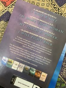 Shatter Me by Tahereh Mafi