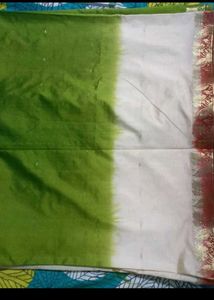 Elegant Maroon &amp; Green Tie-Dye Saree