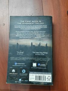 Divergent by Veronica Roth